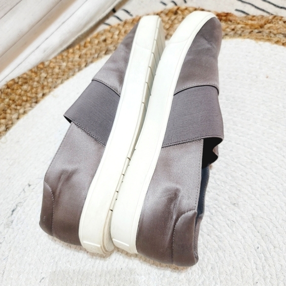 VINCE CORBIN SLIP-ON SNEAKER, SZ 9 - Picture 7 of 10